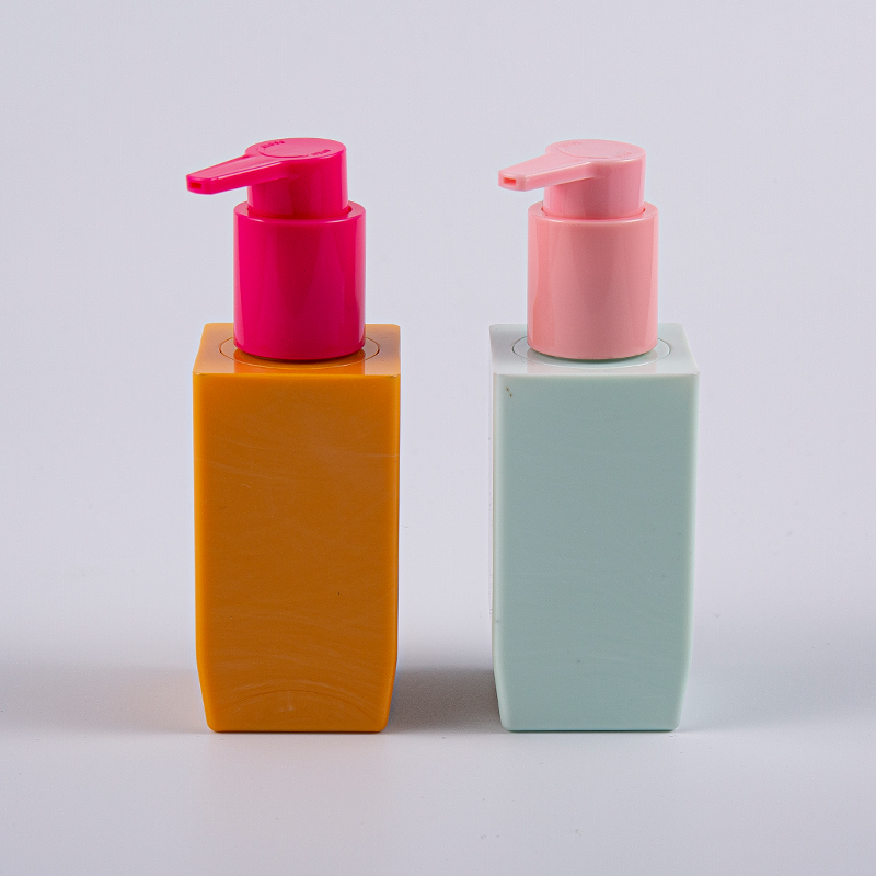 Option de couleur multiple forme carrée 50 ml de lotion murale épaisse épaisse avec pompe en plastique 