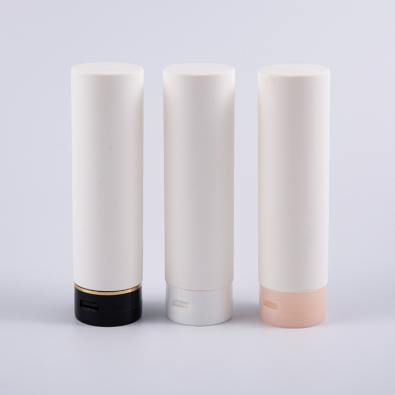Flacon nettoyant revitalisant capillaire en PE rond inversé de 180 ml blanc doux au toucher avec capuchon rabattable