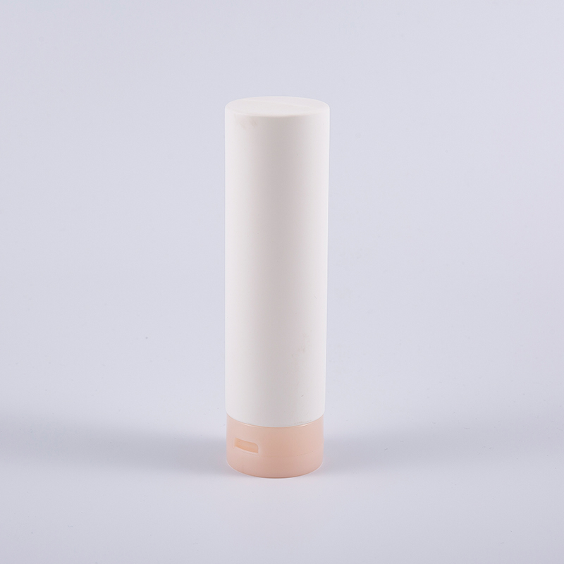 Flacon nettoyant revitalisant capillaire en PE rond inversé de 180 ml blanc doux au toucher avec capuchon rabattable