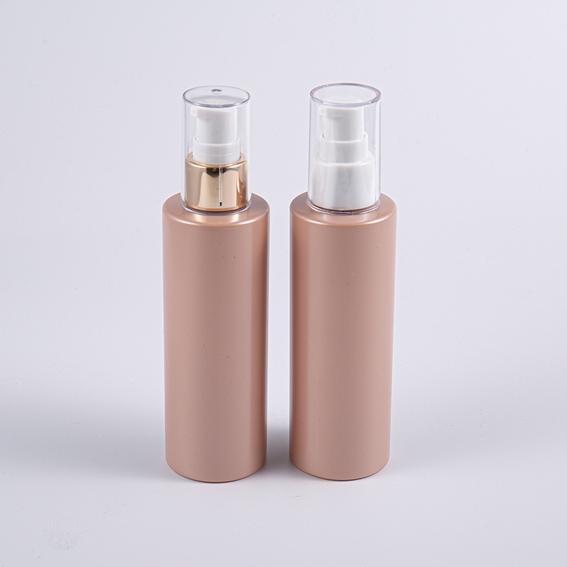 Les cosmétiques utilisent une bouteille en plastique de 120 ml de compagnie avec pompe pulvérisée