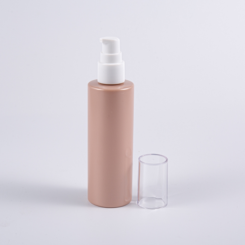 Les cosmétiques utilisent une bouteille en plastique de 120 ml de compagnie avec pompe pulvérisée