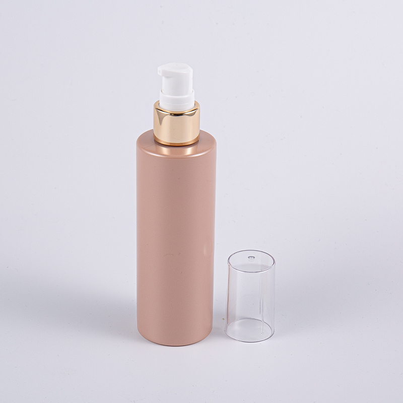 Les cosmétiques utilisent une bouteille en plastique de 120 ml de compagnie avec pompe pulvérisée