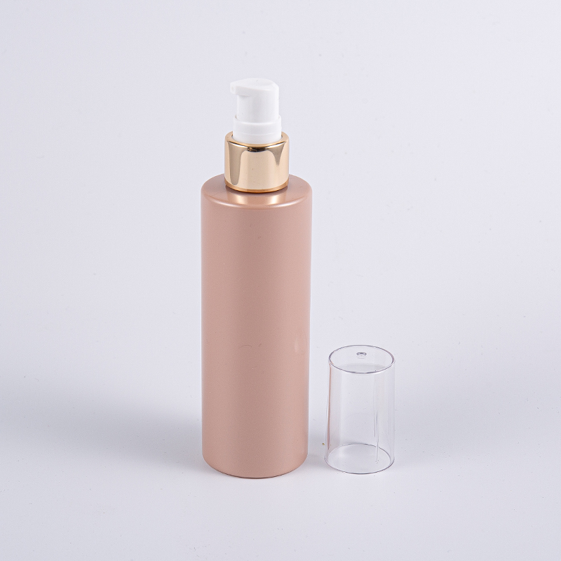 Les cosmétiques utilisent une bouteille en plastique de 120 ml de compagnie avec pompe pulvérisée