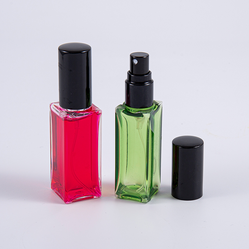 Pourquoi de plus en plus de marques de soins de la peau choisissent des bouteilles nettoyantes carrées ?
